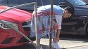 Adelina Pestritu a oprit circulatia pe bd. 1 Mai cu tinuta ei sexy! A defilat prin soare cu picioarele dezgolite si s-a pierdut sexy intr-un salon de masaj. Are un look de diva de Hollywood! | VIDEO EXCLUSIV