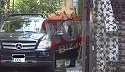 Ionut Dolanescu nu-i un sofer tocmai priceput! Conduce un bolid pe care abia il parcheaza in curtea vilei tatalui sau! Cum mai arata casa pentru care se bat fratii Dolanescu VIDEO EXCLUSIV