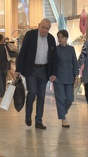 Imagini rare cu sotia unuia dintre cei mai apreciati "bancheri" din Romania! Adrian Vasilescu, cunoscutul consilier BNR, este indragostit ca in prima zi de femeia cu care traieste de peste 40 de ani! | VIDEO EXCLUSIV