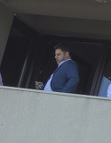 Fiul lui Mircea Geoana a studiat in America, dar s-a intors in Romania ca sa se angajeze la o firma... "de apartament"! In pauzele de fumat iese cu colegii pe balcon ca sa-si potoleasca viciul VIDEO EXCLUSIV