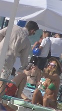 S-a panicat plaja toata, cand a inceput Monica Orlanda sa linga o inghetata! Noua iubita a lui Alin Cocos, senzatia inceputului de sezon pe Litoral! VIDEO EXCLUSIV