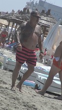Asta e faza weekend-ului pe Litoral! Serghei Mizil pus in patru labe la malul marii din cauza unei "capcane" sapata de niste copii!| VIDEO EXCLUSIVd