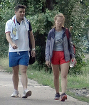 Apropiere suspecta intre Cove si o antrenoare! Cei doi au jucat tenis impreuna, iar la finalul sedintei de pe zgura, prezentatorul a condus-o elegant la masina VIDEO EXCLUSIV