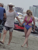 Sotia lui Jorge nu-si arata deloc varsta. Ramona, o adevarata bomba sexy la malul marii, dupa ce a devenit mama in urma cu 4 luni! | VIDEO EXCLUSIV