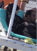 Faza zilei vine din Mamaia! Un cuplu de musulmani a facut plaja, pe sezlong, imbracati din cap pana-n picioare | VIDEO