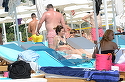 Primele imagini cu burtica Mariei Marinescu, dupa ce a recunoscut ca este gravida!! S-a bronzat pe plaja din Mamaia si a poftit la gogosi | VIDEO EXCLUSIV