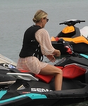 Cele mai indecente pozitii in care a fost surprinsa pana acum Cristina Rus! Cantareata a facut spectacol la Mamaia, calarind un skijet! | VIDEO EXCLUSIV