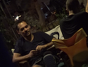 Faza weekend-ului a fost oferita de Razvan Simion, in Centrul Vechi!! A iesit la un sprit cu proteza la piciorul accidentat in vara! Nu mai e in ghips, dar tot nu are voie sa-l indoaie! Frumoasa Lidia Buble si-a lasat iubitul invalid singur la distractie