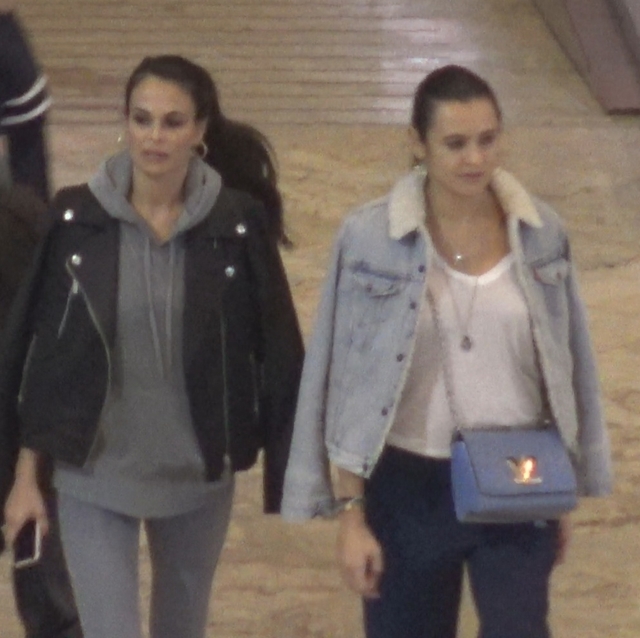 Anca Serea, rasfatata de Adi Sana cu o sesiune de shopping si o pizza la pachet! Se tin de mana prin mall si se comporta de parca ieri s-ar fi combinat VIDEO EXCLUSIV