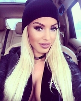 La show-uri, Loredana Chivu e mai pazita ca artistii de top! Bodyguarzii stau numai langa ea! – FOTO!