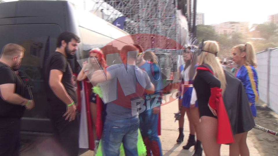 Unul nu sufla in fata Andreei Balan! Nici macar sotul George Burcea! Vezi cum isi organizeaza artista echipa de show-uri! Video Exclusiv!