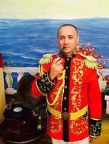 Leo de la Strehaia, la un pas de arest! "Printul tiganilor" este cercetat pentru inselaciune, iar judecatorii au decis plasarea sub control judiciar