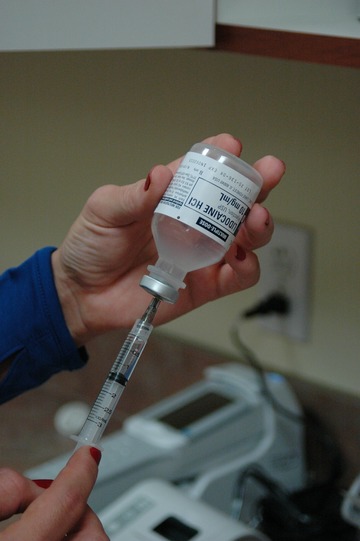 Un medic din Targu-Jiu i-a facut o injectie unei paciente, iar fata a murit! Ce s-a aflat dupa moartea tinerei e incredibil!
