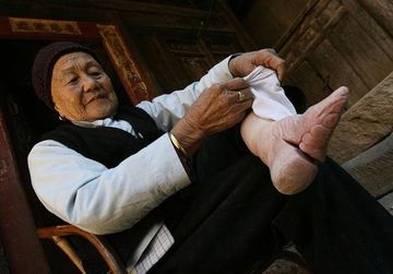 5 pericole mortale suportate de oameni de dragul frumuseţii