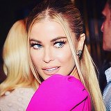 Carmen Electra a pozat complet goala! Reactia internautilor despre "bijuteriile" artistei