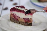 Cheesecake rece cu ciocolata si visine