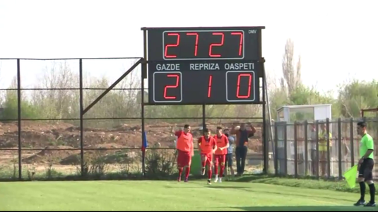 VIDEO  | Asta înseamnă să joci în Liga a IV-a. Ce s-a întâmplat în minutul 28 la meciul Steaua-Termo: "Mai cu o bere, mai..."