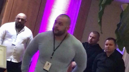 Au pus "gorilele" să-l păzească pe Burleanu. Bodyguarzii au făcut legea la dineul oficial al FRF!