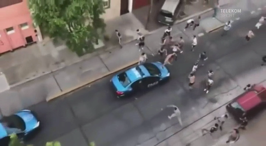 VIDEO | Poliţişti încolţiţi de suporteri. Forţele de ordine au tamponat maşinile în disperarea de a scăpa de furia fanilor