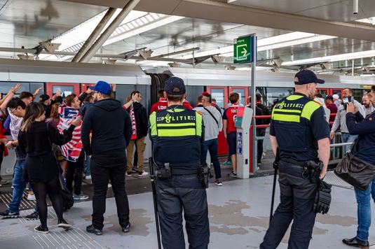 VIDEO | O sută de suporteri ai formaţiei Lille, arestaţi la Amsterdam