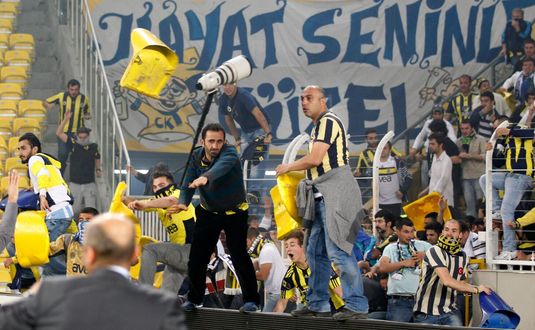 Fanii revin pe stadioane în Turcia. Condiţiile în care vor putea asista la meciuri: mască obligatorie şi maxim 30% din capacitatea stadionului!