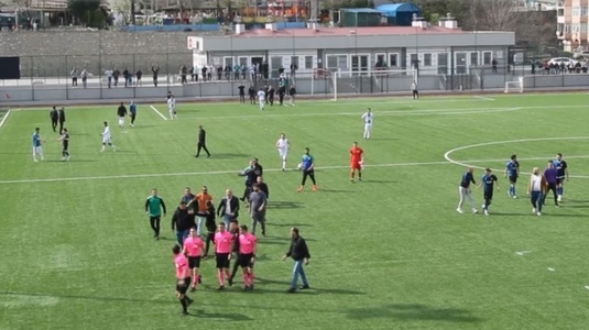 Incident halucinant în Turcia! Oficialii şi jucătorii unui club au atacat brigada de arbitri după o înfrângere