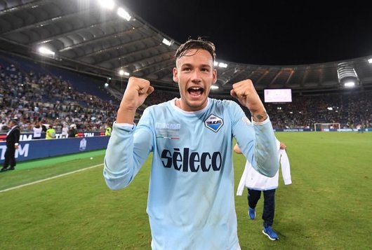 BREAKING | Dinamo şi Rapid, ”luptă la baionetă” pentru un mijlocaş. 4.000.000 de euro a încasat Lazio în schimbul său 