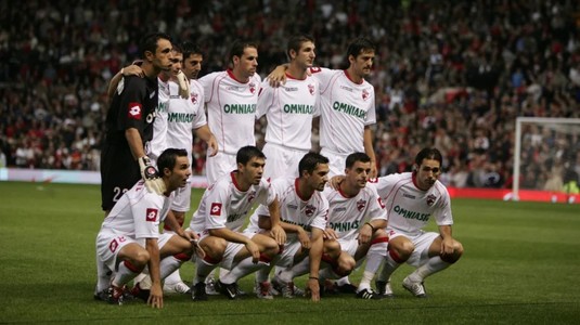 "De ce să vină? Să ne vadă pe noi?". Ce i-a surprins pe dinamovişti când au jucat cu Manchester United pe Old Trafford