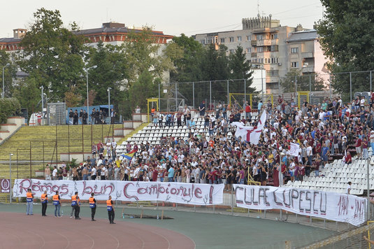 Nicolae Lupescu, omagiat de rapidişti la meciul cu AS Termo, din liga a patra