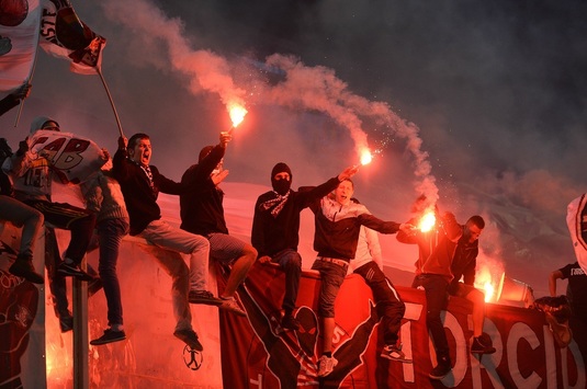 VIDEO | Atmosferă de sărbătoare în Giuleşti! Fanii Rapidului fac spectacol înainte de meciul cu CSA Steaua