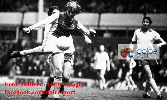 Imaginea zilei: Cornel Dinu în Aston Villa - Dinamo 4-2 (1982)