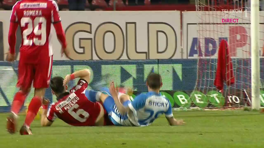 VIDEO | Gol controversat marcat de Craiova în meciul cu Dinamo. Haţegan a dat penalty la duelul dintre Popescu şi Mitriţă
