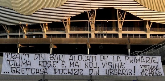 FOTO | Fanii Craiovei, atac dur la Academia Rapid: ”Trăiţi din bani alocaţi de Primărie!”