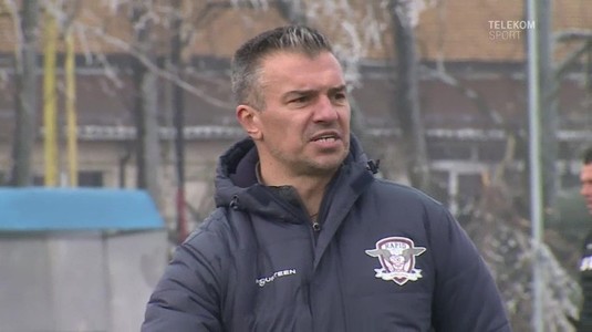 VIDEO | Jucătorii l-au scos din minţi pe Pancu: "Vorbesc singur şi acum trei sunt morţi în pat"