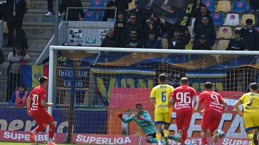 VIDEO | Petrolul - Hermannstadt 0-1. Daniel Paraschiv a adus victoria pentru sibieni, cu un gol dintr-un penalty controversat