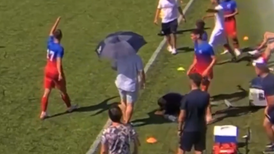 ”Am rămas fără aer.” Imagini incredibile la un meci de juniori! Costel Orac l-a lovit cu pumnul pe un antrenor al Stelei. De la ce a pornit totul