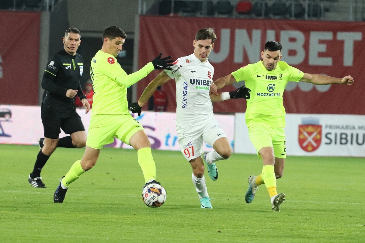 FC Hermannstadt - Poli Iași 0-0. Gazdele au ratat victoria pe final, după  ce Petrescu a trimis pe lângă poartă de la 11 metri