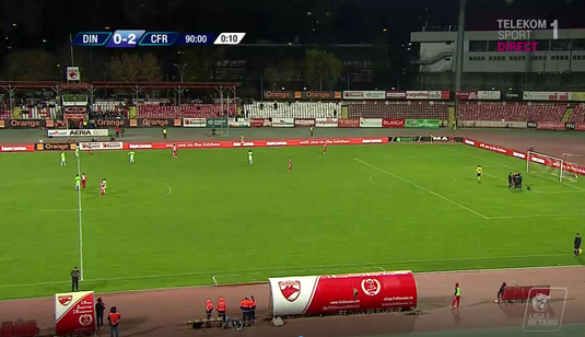 VIDEO | Fanii lui Dinamo i-au ironizat pe jucători. Ce au putut să cânte la meciul cu CFR