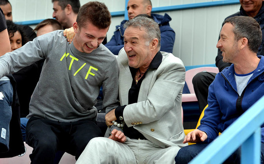 "Aveţi meci greu în prima etapă!?" Glumele nu se mai opresc. Mesajul trimis de Gigi Becali lui Cristi Borcea. Nu vrea să "dea în Dinamo", dar nu se poate abţine