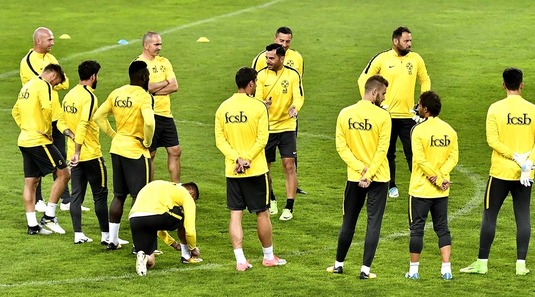 Marele pariu al FCSB! Jucătorul "vânat" de Ajax şi comparat cu Mirel Rădoi ajunge sub comanda lui Dică