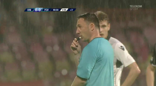 VIDEO | Moment inedit la Dinamo - Voluntari. Colţescu a arbitrat tot meciul, dar a ieşit la ultima fază 