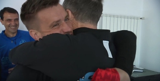 VIDEO | Momente foarte emoţionante pentru Pintilii. S-a retras şi a izbucnit în lacrimi când a văzut ce i-au pregătit colegii: ”Era timpul”