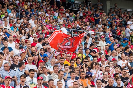 EXCLUSIV Soluţia ca meciurile din Liga 1 să se desfăşoare cu suporteri în tribune: ”Un metru jumate distanţă între ei, mască şi mânuşi!”