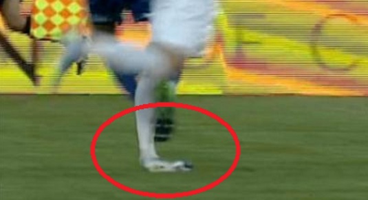 Imagini greu de privit. VIDEO | Jucătorul pe care FCSB şi CFR vor să-l transfere s-a accidentat grav