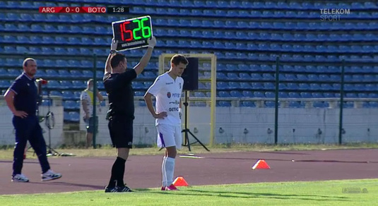 VIDEO | Liga 1 a început în forţă! Un fotbalist a fost schimbat după doar 90 de secunde