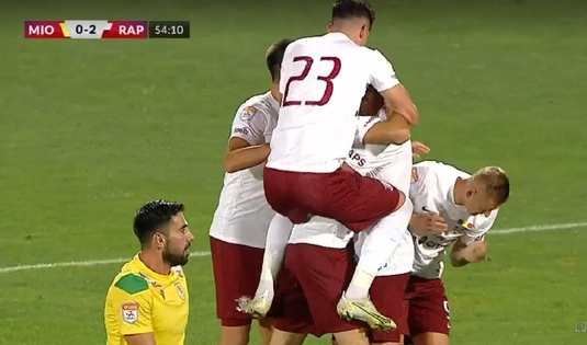 VIDEO Knockout! Hlistei, luat la pumni de colegi la golul doi. Faza serii din CS Mioveni - Rapid :)