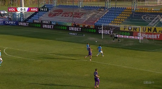 VIDEO | Gol de cascadorii râsului în Voluntari - Argeş! Popa şi Briceag, vinovaţi la a doua reuşită a piteştenilor. Explicaţia portarului: ”Asta a fost”