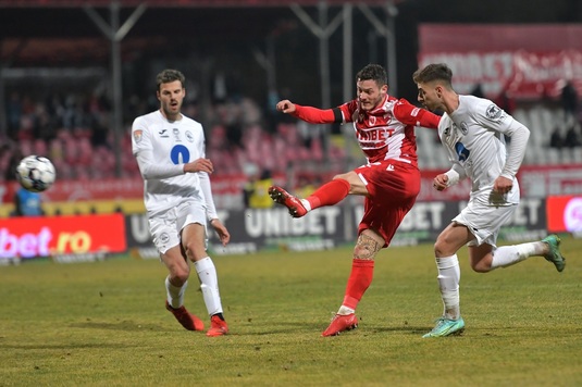Bate, dar tot nu scapă. Dinamo o umileşte pe Gaz Metan, însă e criticată: "Transferă din trenuri, din tramvaie! De retrogradat, tot retrogradează"
