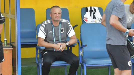 Erik Lincar arată cu degetul către jucătorii lui după eşecul lui U Cluj cu UTA Arad: ”Şi el putea să facă puţin mai mult astăzi!”