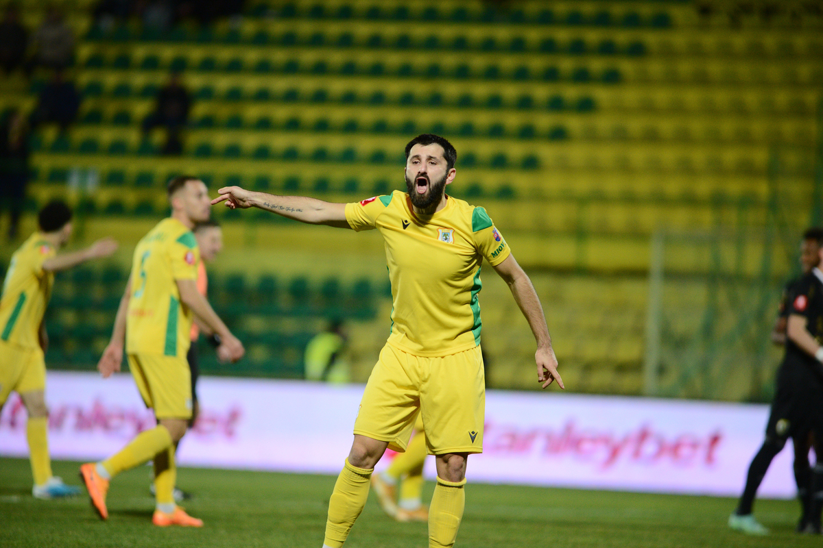 CS Mioveni - Petrolul Ploiești 1-0! Debut fericit pentru Nicolae Dică!  Oapeții au avut un gol anulat la ultima fază - Playsport